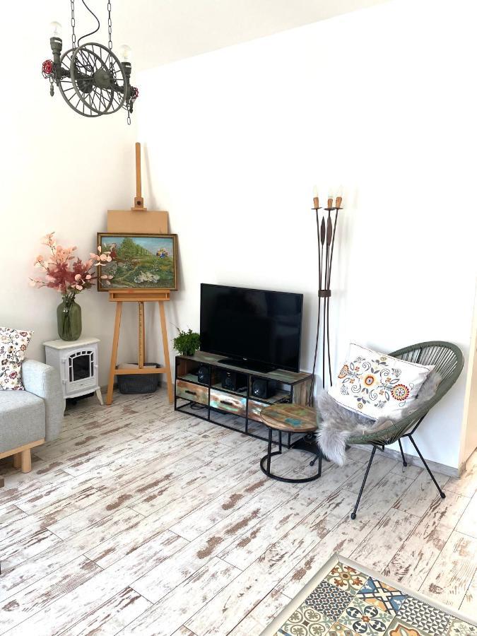 Residence Park Lovely Apartman With Private Parking Kysucke Nove Mesto Exterior foto